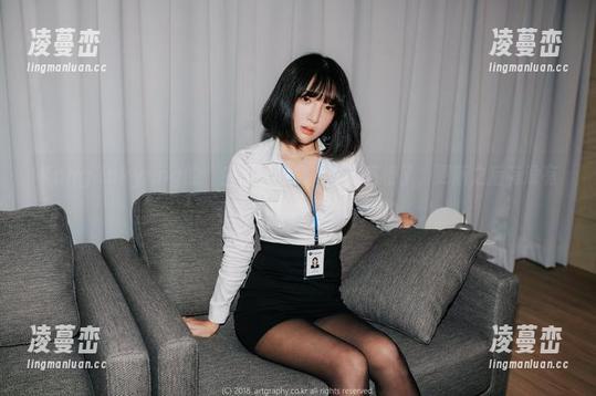 Kang Inkyung的“白色比基尼”作品亮相了，更新之后有没有一种想去海边冲浪的冲动？